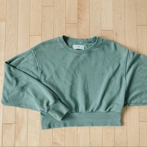 SOLD 🌼 TNA cropped crew neck 🧤